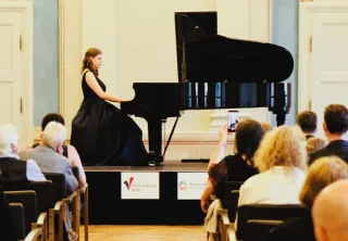 KLÁRA SKALKOVÁ piano